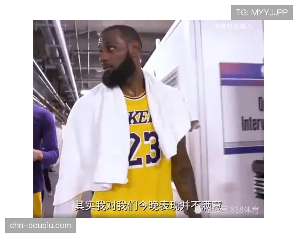 从更衣室到飞机:记录一支球队在四天三赛的客场之旅中的行程 从更衣室到飞机:记录一支球队在四天三赛的客场之旅中的行程